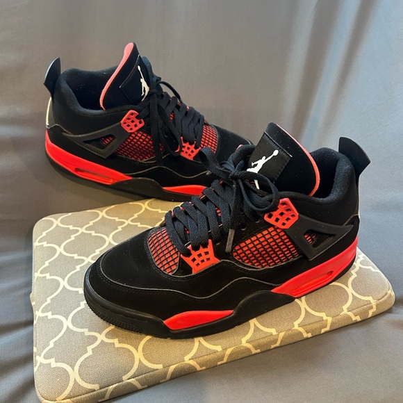 Jordan 4 Retro
Thunder Red” - Picture 8 of 13